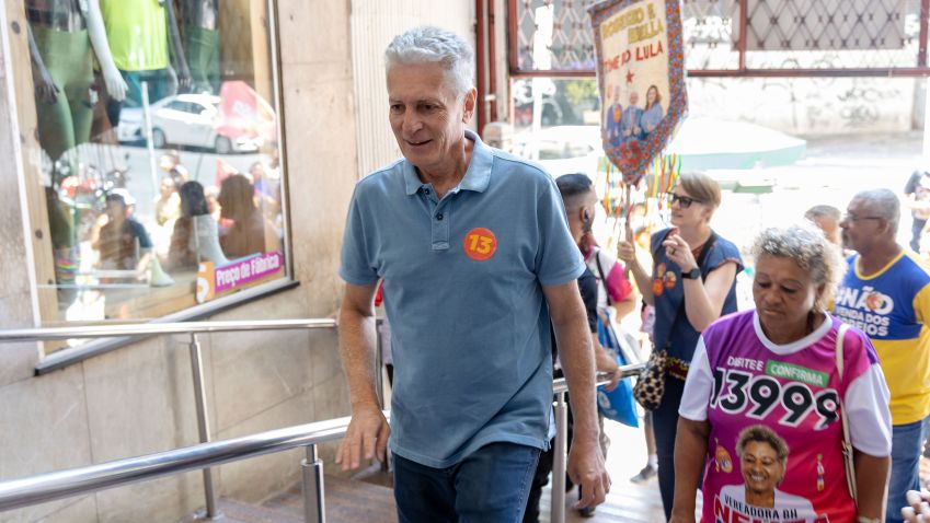 Correia caminhou pela Galeria Ouvidor, no centro de Belo Horizonte • Divulgação