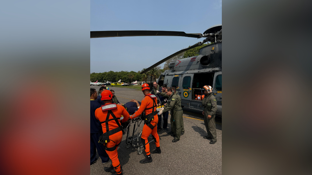 "A Força Naval mantém navios e aeronaves de pronto emprego", afirmou a Marinha do Brasil