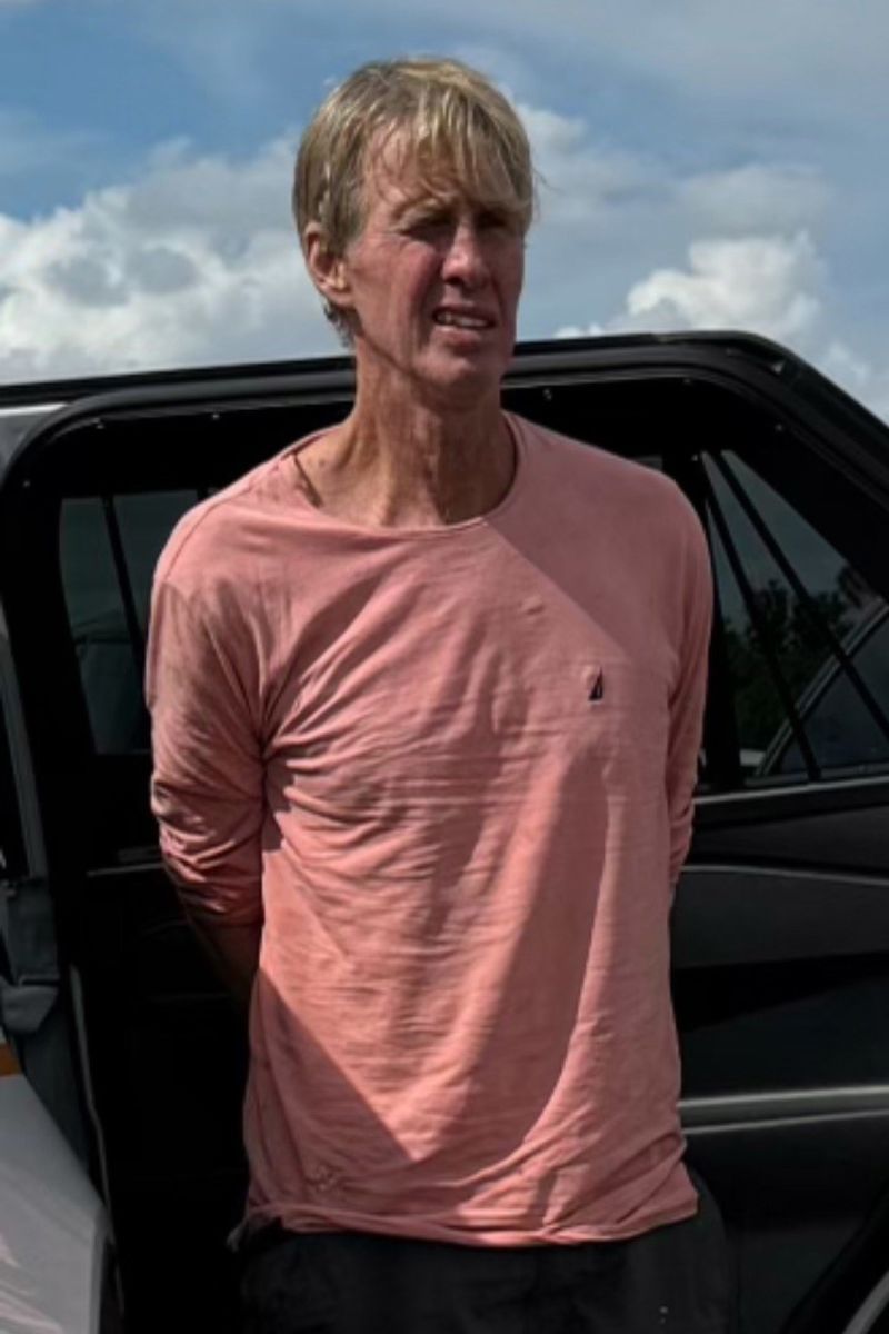 Ryan Wesley Routh, 58 anos, proprietário de uma pequena empresa de construção no Havaí, foi detido em conexão com o incidente de domingo, de acordo com três fontes policiais. • Gabinete do xerife do condado de Martin