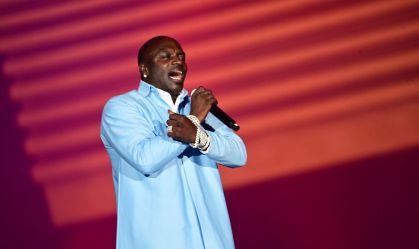 Akon posta crítica de brasileiro após Rock in Rio: "Playback ruim"