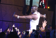 Rock in Rio: show de Akon tem falhas de som, playback e referências ao funk brasileiro
