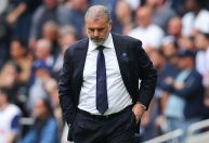 Técnico do Tottenham manda torcida "fazer ioga" após críticas a reforço