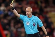 Após recorde de cartões, árbitro Fifa não vai apitar rodada da Premier League
