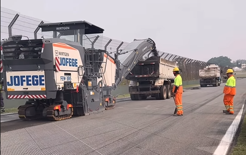 Asfalto de Interlagos é trocado