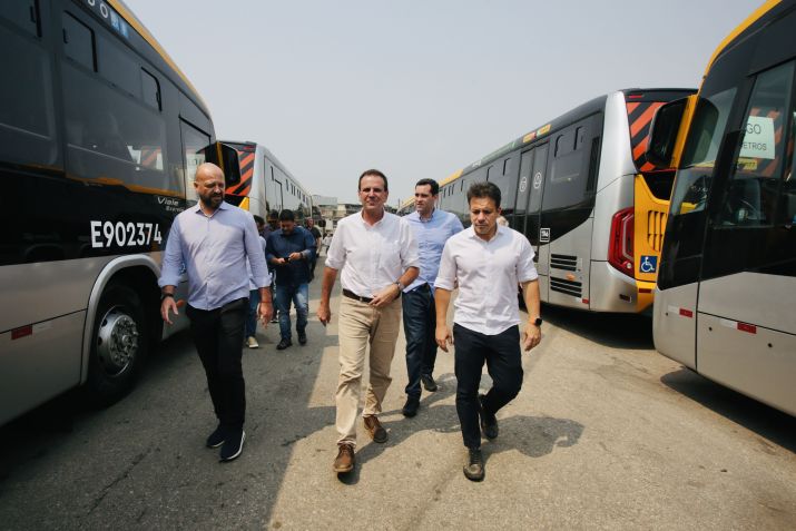 Eduardo PAes em campanha pelo Rio de Janeiro. • Divulgação