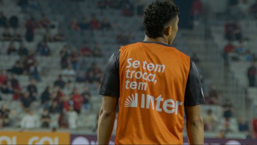 Jogadores usaram colete personalizado com ação do banco Inter