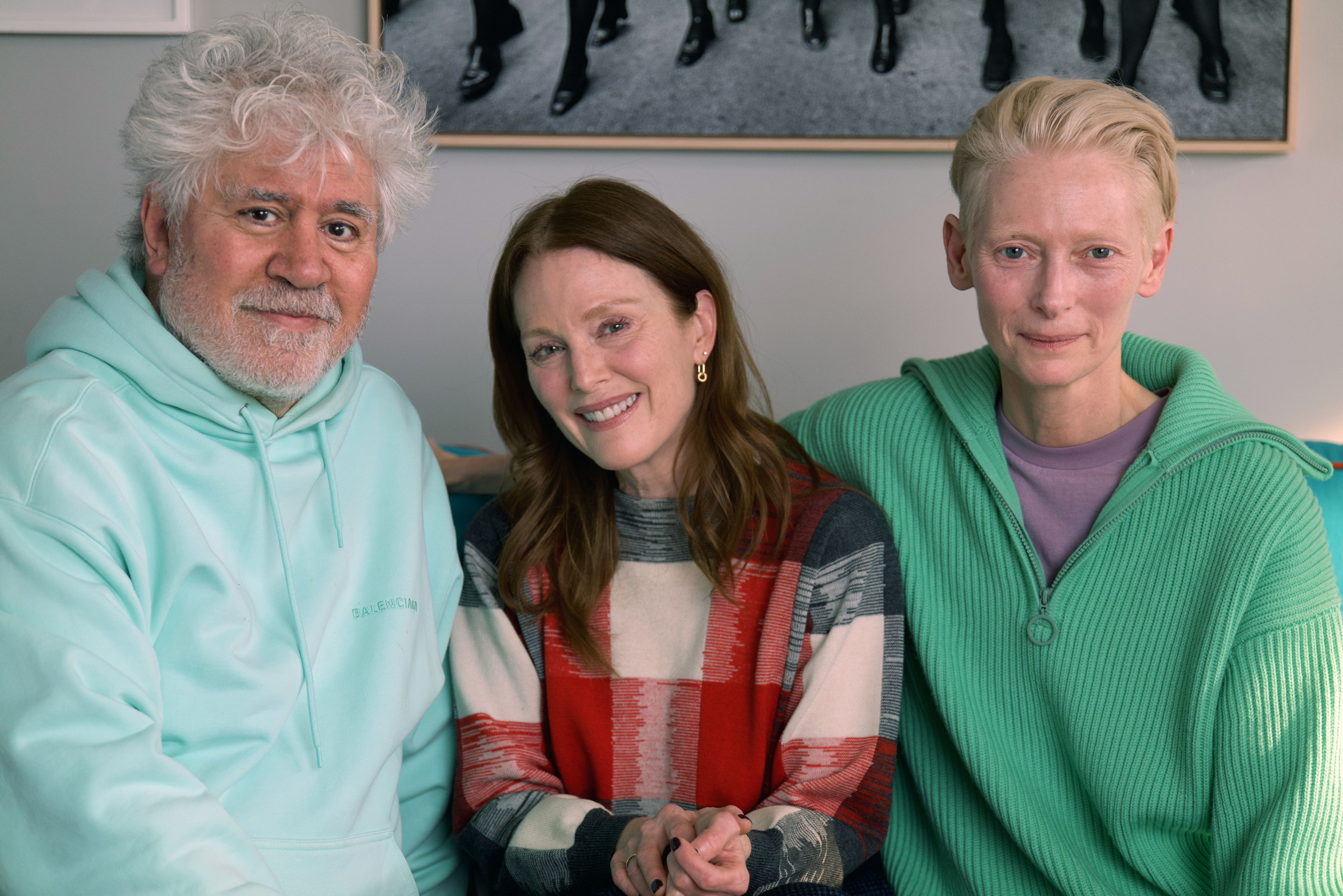 Pedro Almodóvar, Julianne Moore e Tilda Swinton em "O Quarto ao Lado"