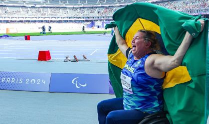 Beth Gomes conquista a prata no arremesso de peso com recorde mundial