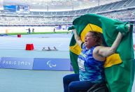 Beth Gomes conquista a prata no arremesso de peso com recorde mundial