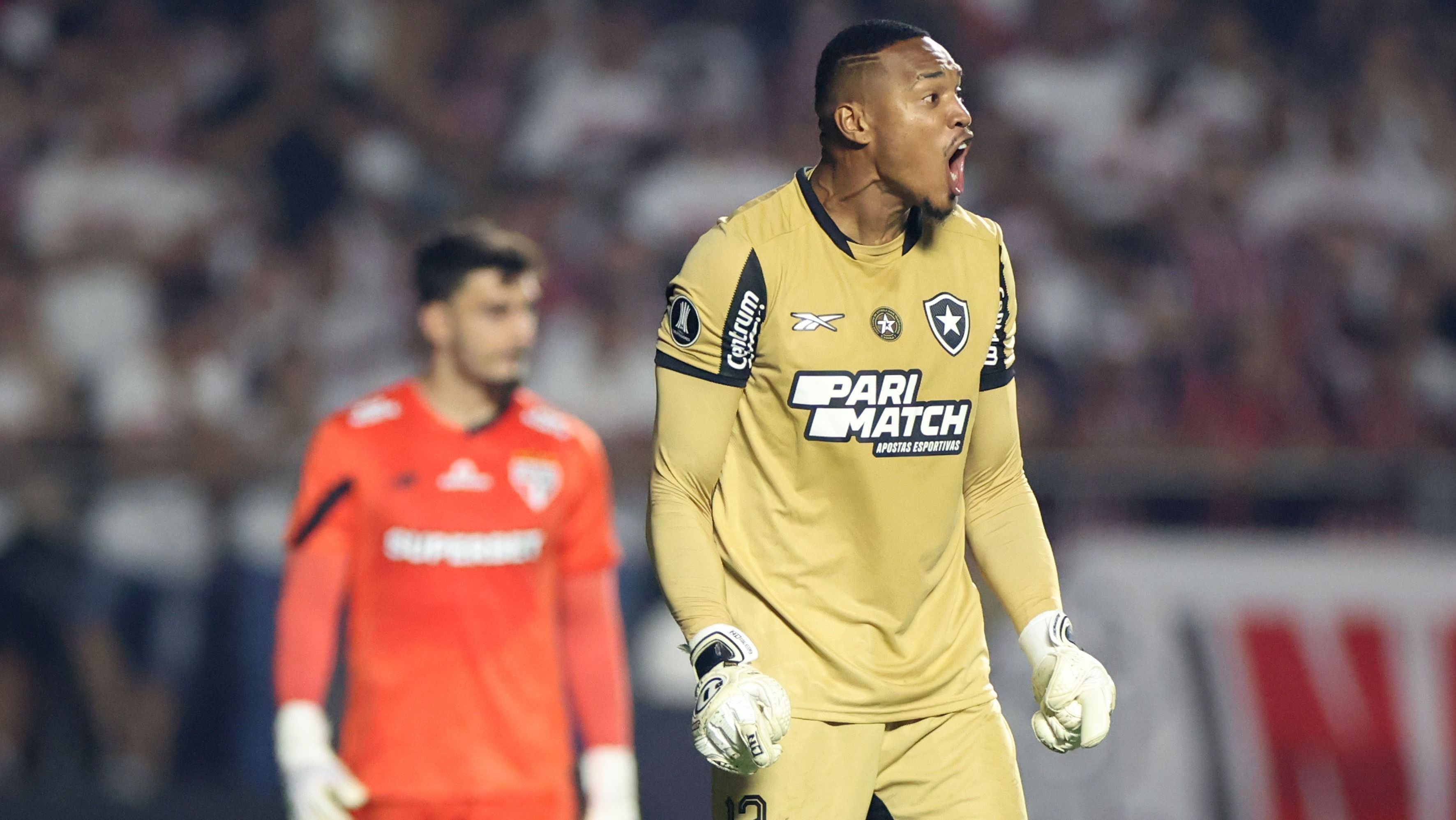 John na disputa por pênaltis contra o São Paulo na Libertadores
