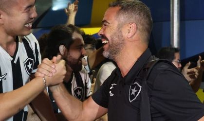 Delegação do Botafogo desembarcou em São Paulo nesta terça-feira (24)