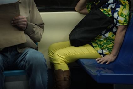 De verde e amarelo, manifestante no metrô de São Paulo, a caminho do ato de 7 de setembro na Avenida Paulista
