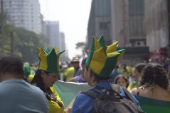 Manifestantes de verde e amarelo no ato contra Moraes na Avenida Paulista