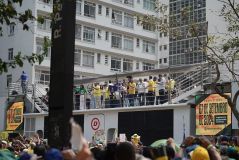 O principal trio elétrico do ato contra Moraes recebe Bolsonaro, Tarcísio e outras autoridades