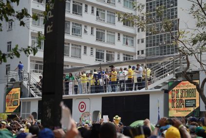 O principal trio elétrico do ato contra Moraes recebe Bolsonaro, Tarcísio e outras autoridades
