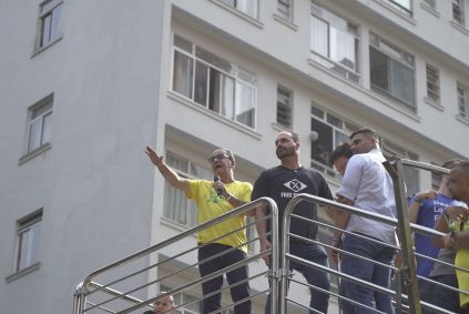 O pastos Silas Malafaia e o deputado federal Eduardo Bolsonaro (PL-SP) no trio elétrico do ato contra Moraes na Avenida Paulista