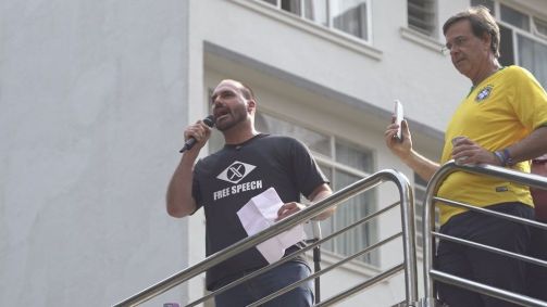 O deputado federal, Eduardo Bolsonaro (PL-SP), discursa em ato na Avenida Paulista contra o ministro do STF, Alexandre de Moraes