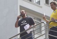 Eduardo Bolsonaro pede impeachment de Moraes em trio elétrico na Av. Paulista