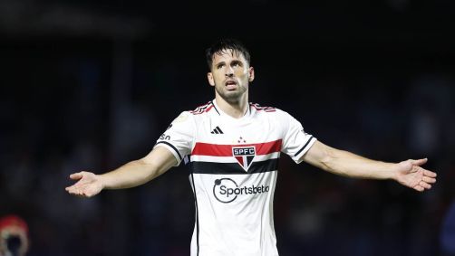 Calleri durante jogo do São Paulo