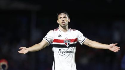 Calleri durante jogo do São Paulo