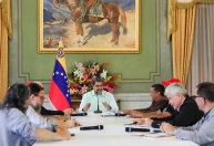 Maduro recebe MST e comemora "socialismo do século 21"