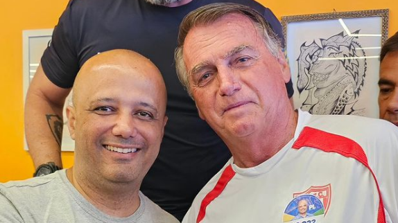 Victor Hugo participou de agendas com Bolsonaro nesta terça-feira (24)