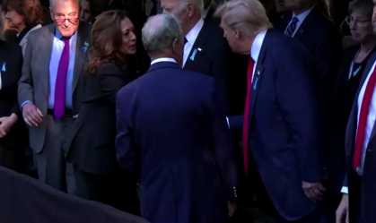 Kamala e Trump se cumprimentam em cerimônia pela memória das vítimas do 11/9