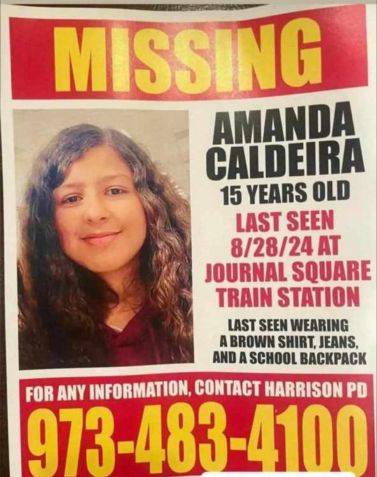 Cartaz divulgando o desaparecimento de Amanda Caldeira, jovem de 15 anos filha de brasileiros que sumiu nos EUA • Reprodução/Redes sociais