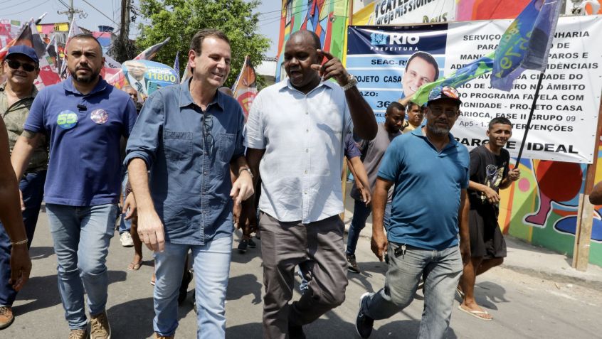 Paes disse, durante visita a Realengo, que pretende quase triplicar o número de casas entregue pelo projeto Casa Carioca • Divulgação