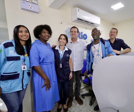 Eduardo Paes em campanha pela cidade do Rio de Janeiro. • Divulgação
