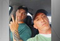 Cristian Cravinhos deixa cadeia em "saidinha", reencontra irmão e divulga foto nas redes