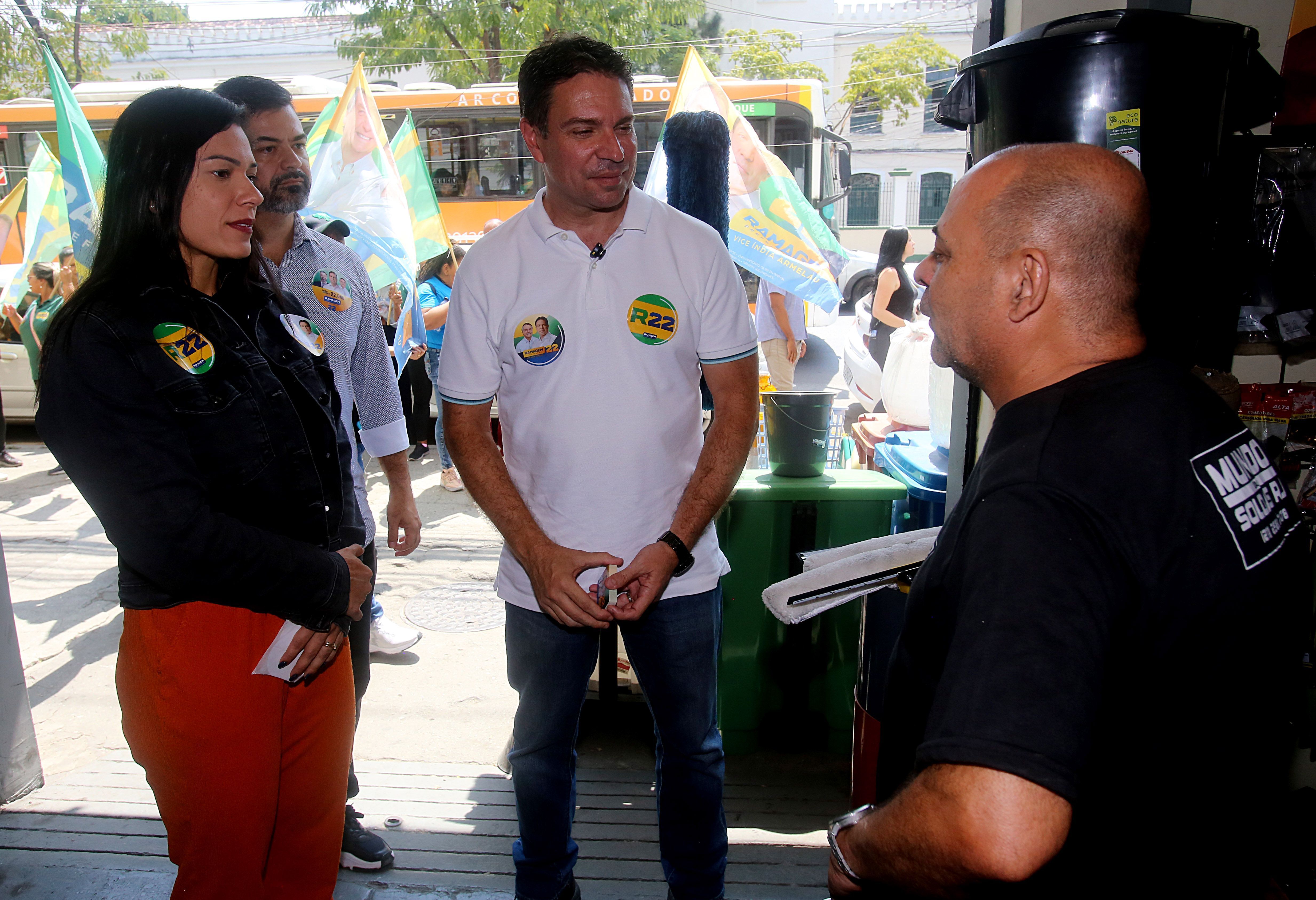 Alexandre Ramagem em campanha pela zona norte do Rio • Divulgação