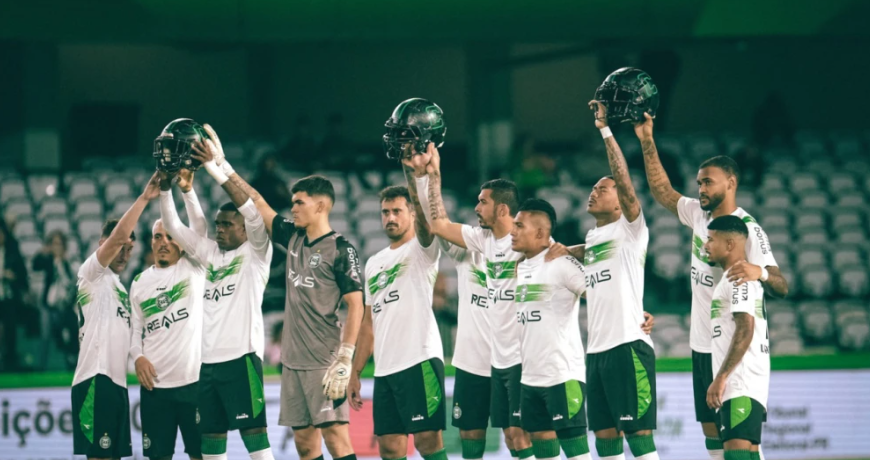 Coxa presta homenagem aos jogadores mortos