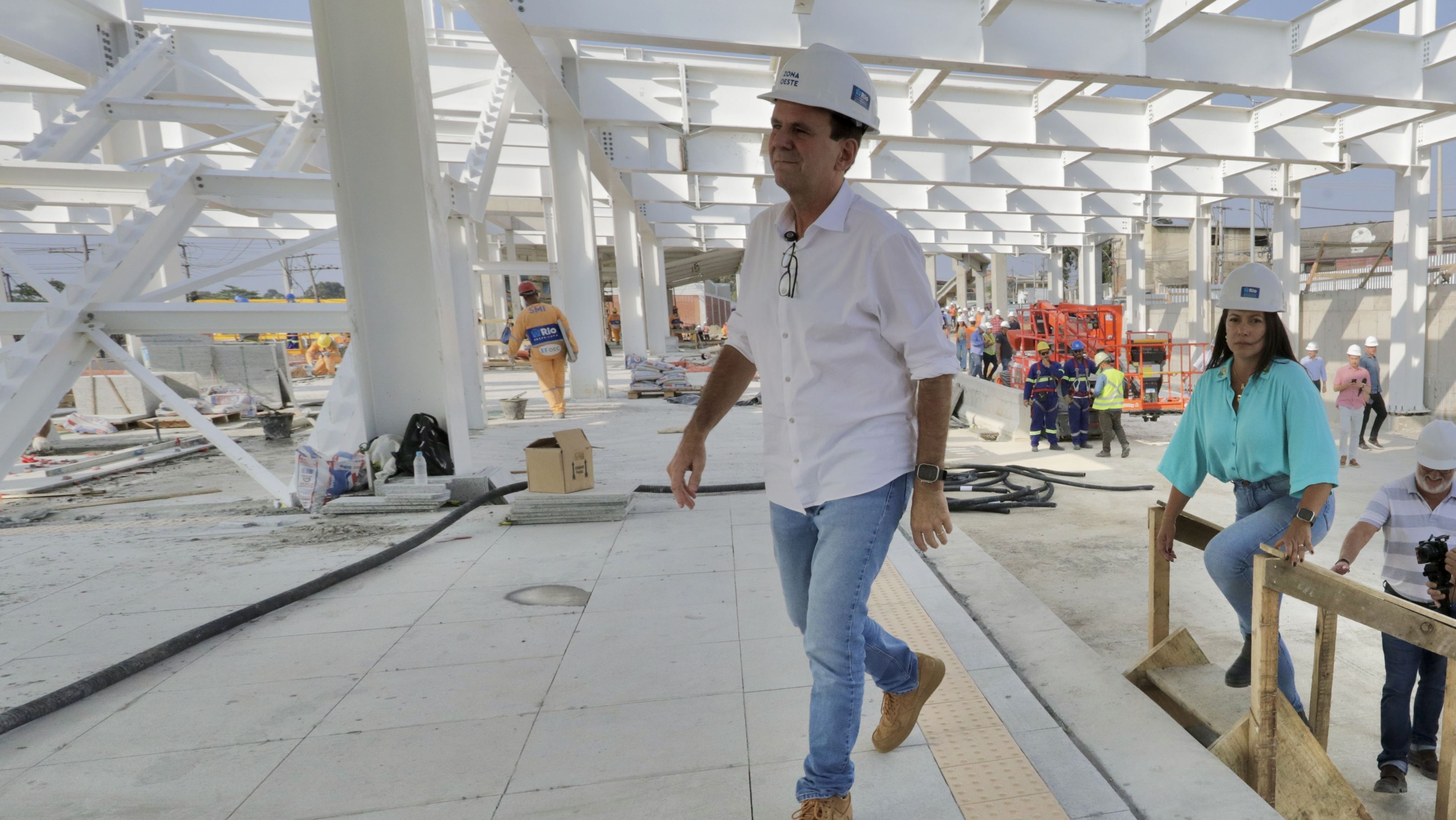 Paes disse que, caso seja reeleito, deseja ampliar o serviço do BRT para diversas regiões do Rio • Divulgação
