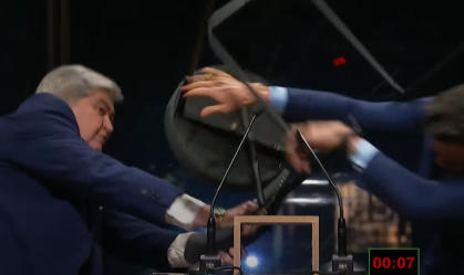 Datena ataca Marçal com cadeira durante debate na TV Cultura 