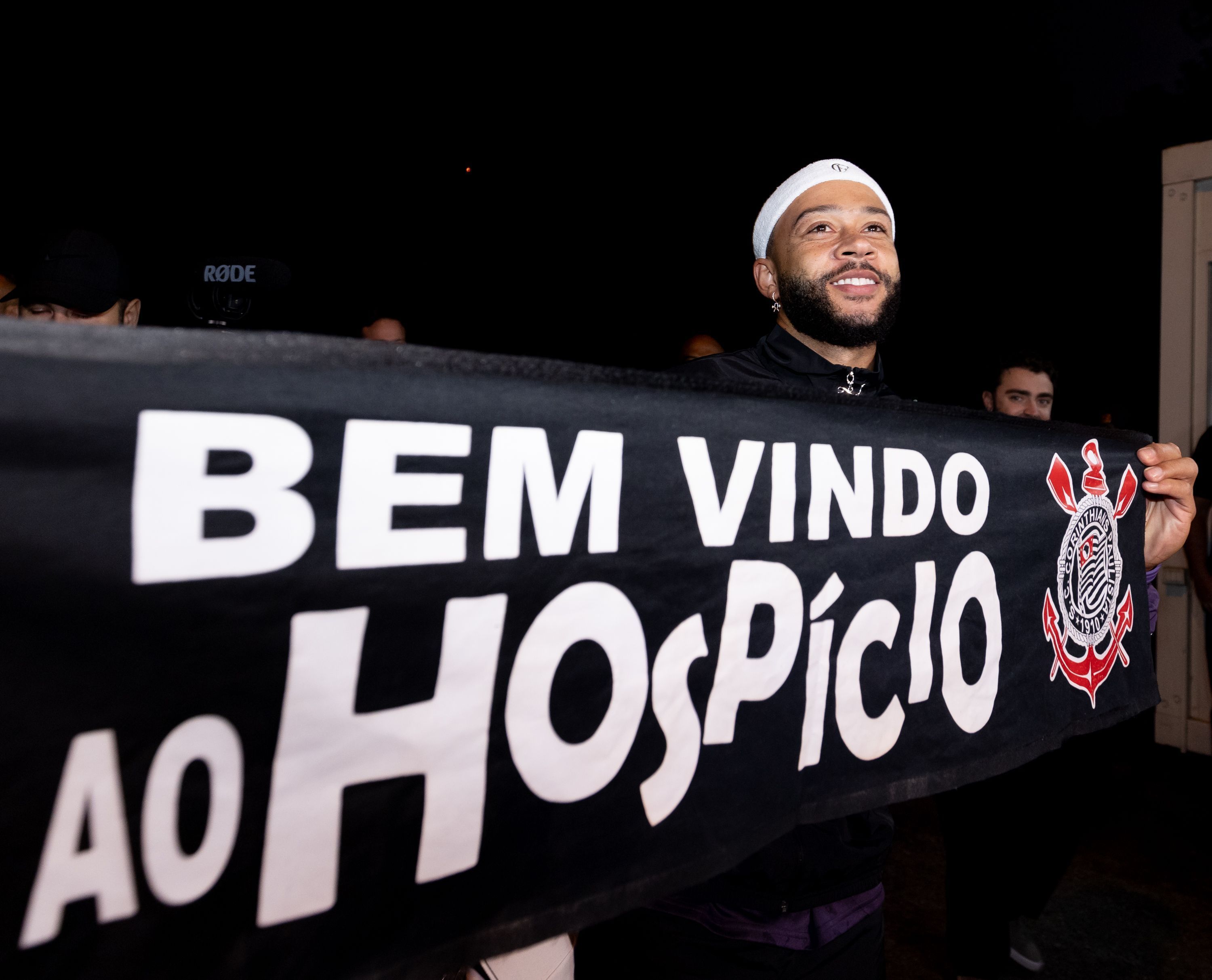 Depay chega ao Brasil 06
