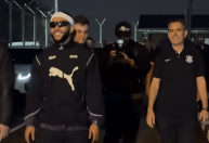 Memphis Depay, do Corinthians, chega ao Brasil; veja