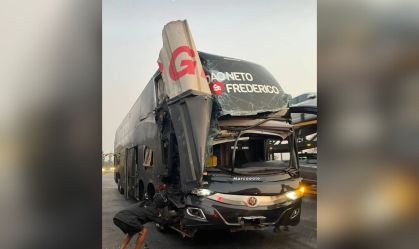 Ônibus da dupla João Neto e Frederico sofre acidente em Minas Gerais