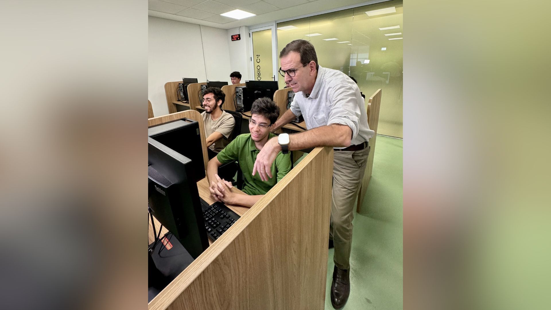 Eduardo Paes em campanha pelo Rio de Janeiro • Divulgação
