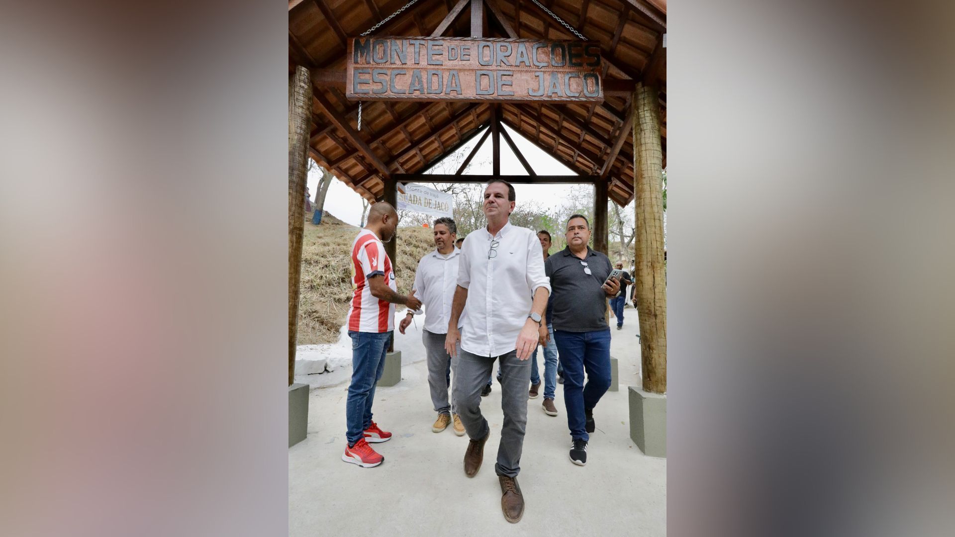 Paes disse que pretende continuar fazendo a urbanização de montes de oração • Divulgação