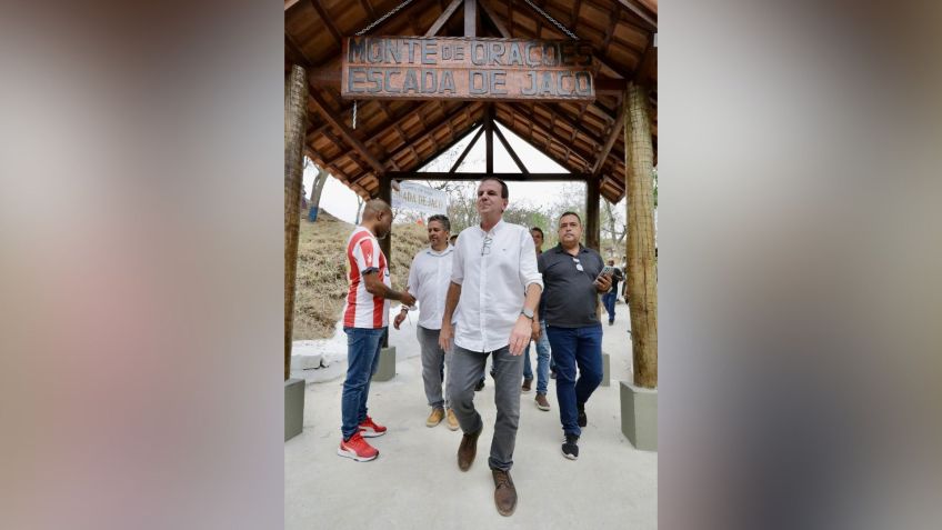 Paes disse que pretende continuar fazendo a urbanização de montes de oração • Divulgação