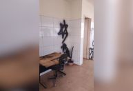 Homem é preso após arrombar salas de velório e danificar cemitério em MG