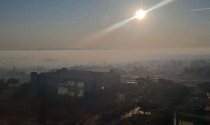 Brasília amanhece coberta por fumaça após incêndio no Parque Nacional