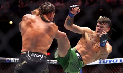 Diego Lopes em ação contra Brian Ortega