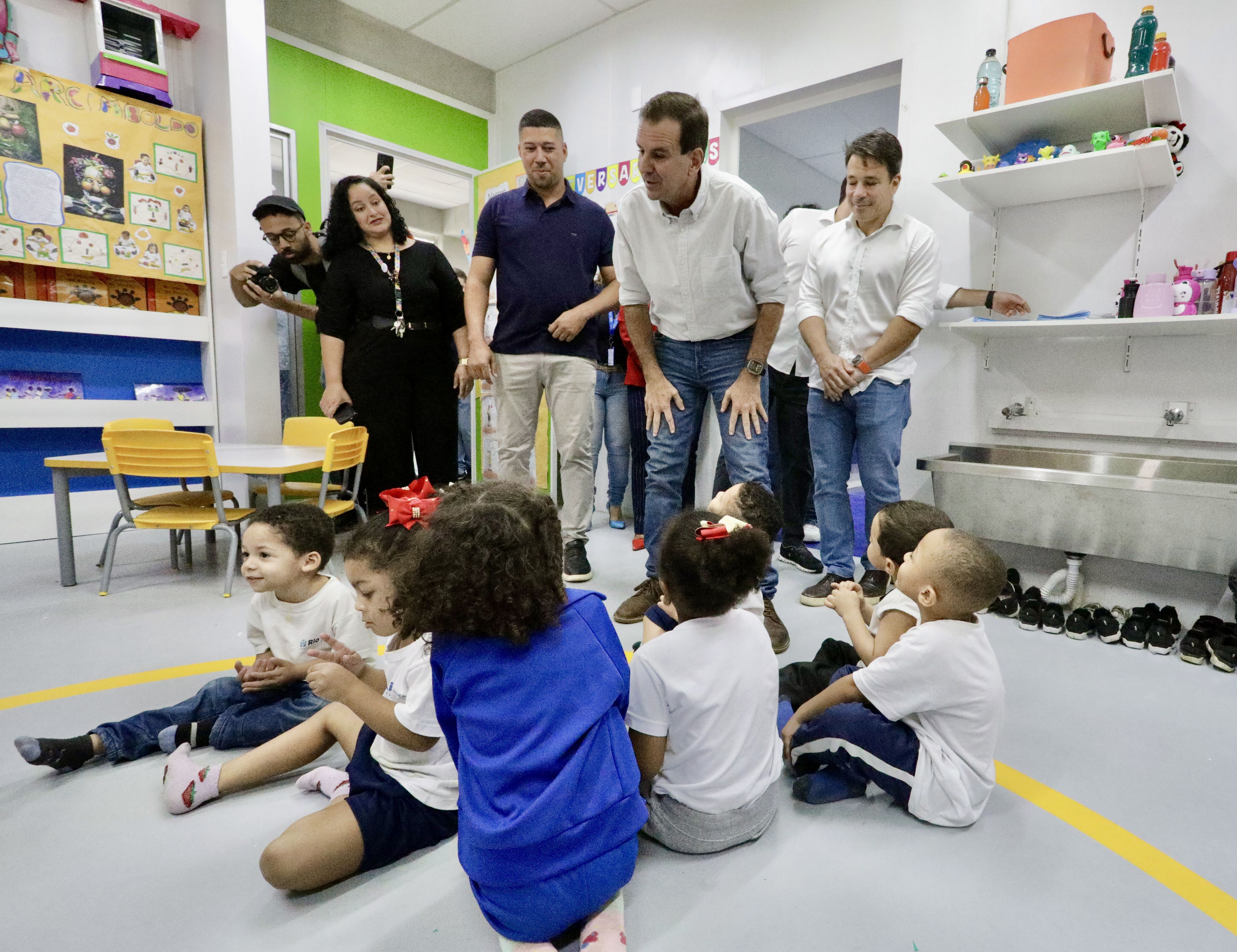 Eduardo Paes em campanha pelo Rio de Janeiro. • Divulgação