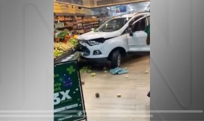 Em dia de fúria, motorista invade supermercado após BMW pegar fogo em Salvador
