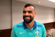 Fabrício Bruno chega em Curitiba e se apresenta à Seleção