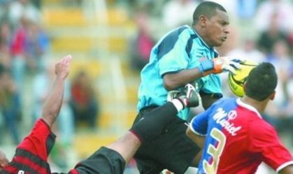 Flavio Pantera atuando com a camisa do Athletico-PR
