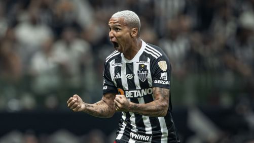 Deyverson comemora gol pelo Atlético-MG