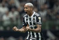 Deyverson brilha, Atlético-MG elimina Fluminense e vai à semi da Libertadores